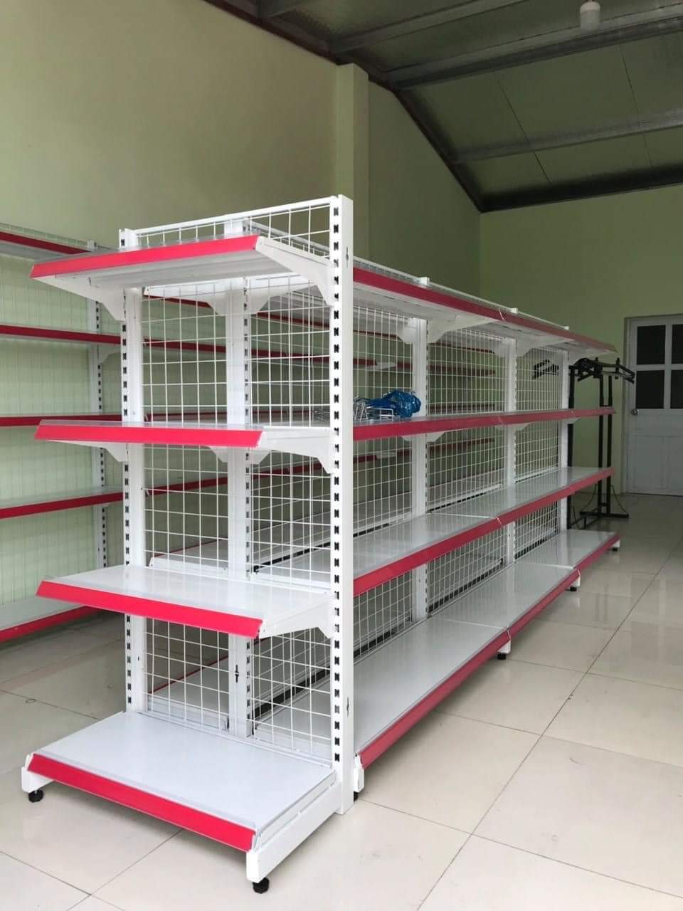 Kệ để hàng siêu thị