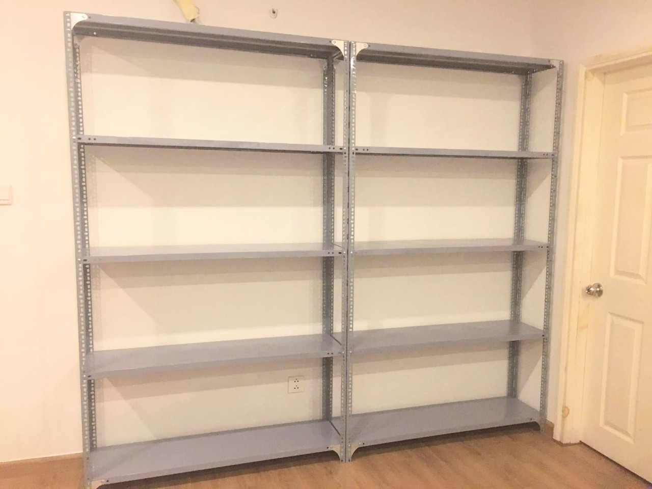 Kệ Sắt V Lỗ 5 Tầng C200 x D120 8