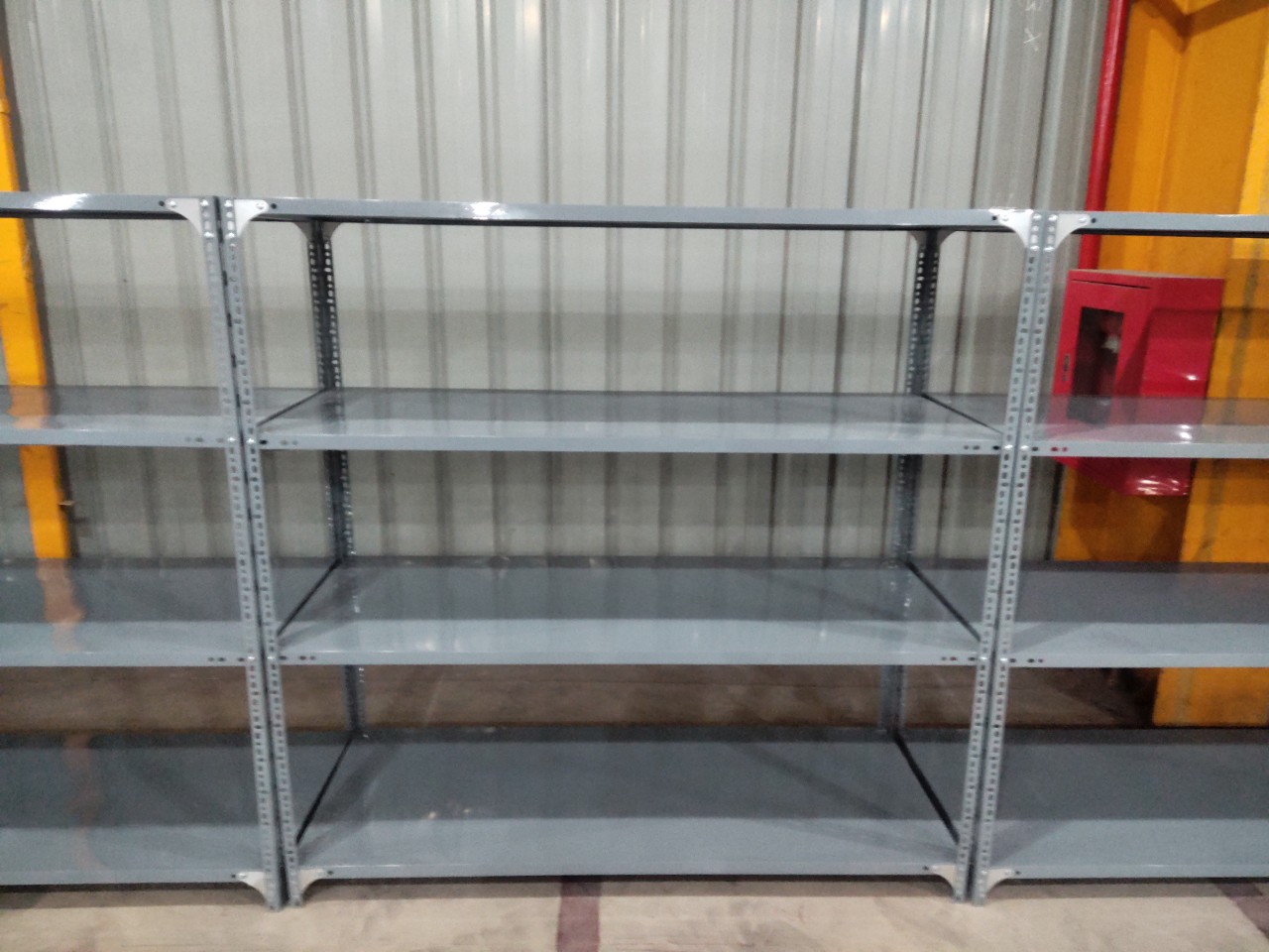 Kệ Sắt V Lỗ 4 Tầng C150 X D150 2
