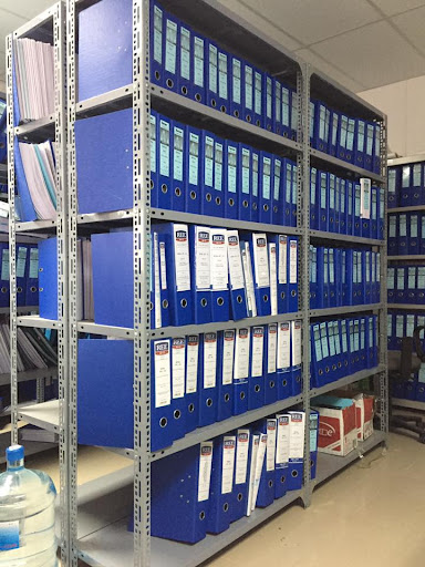 Kệ sắt v lỗ được sử dụng để lưu trữ tài liệu trong các cơ quan, văn phòng 